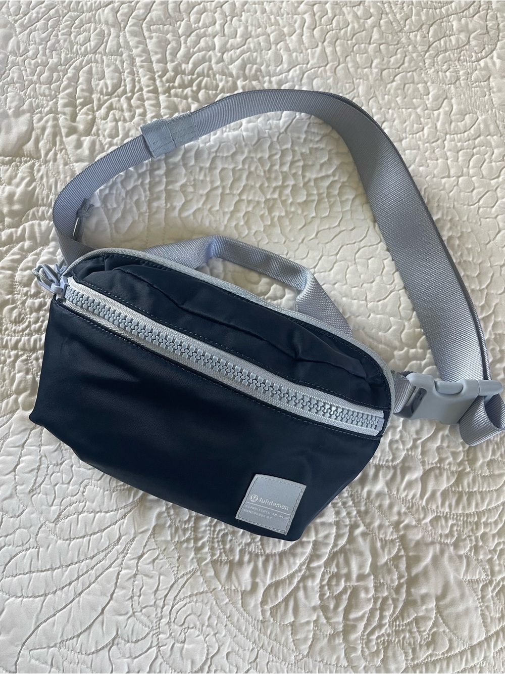 Lululemon All Day Essentials 2.5L Belt Bag/Crossbody Bag/Fanny Pack in Navy Blue - Picture 9 of 15